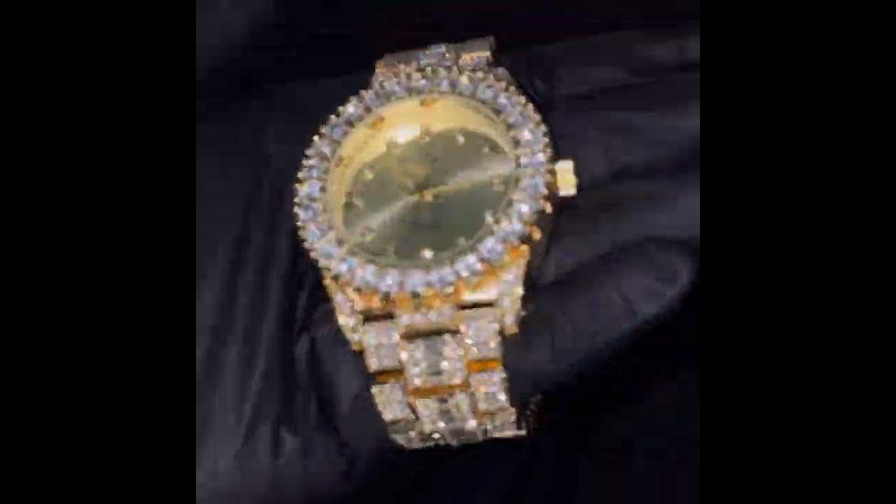 Obejrzyj 14k Gold Solitaire Diamond Watch with Fully Iced Baguette Band by Ice Star ® w YouTube Obejrzyj 14k Gold Solitaire Diamond Watch with Fully Iced Baguette Band by Ice Star ® w YouTube