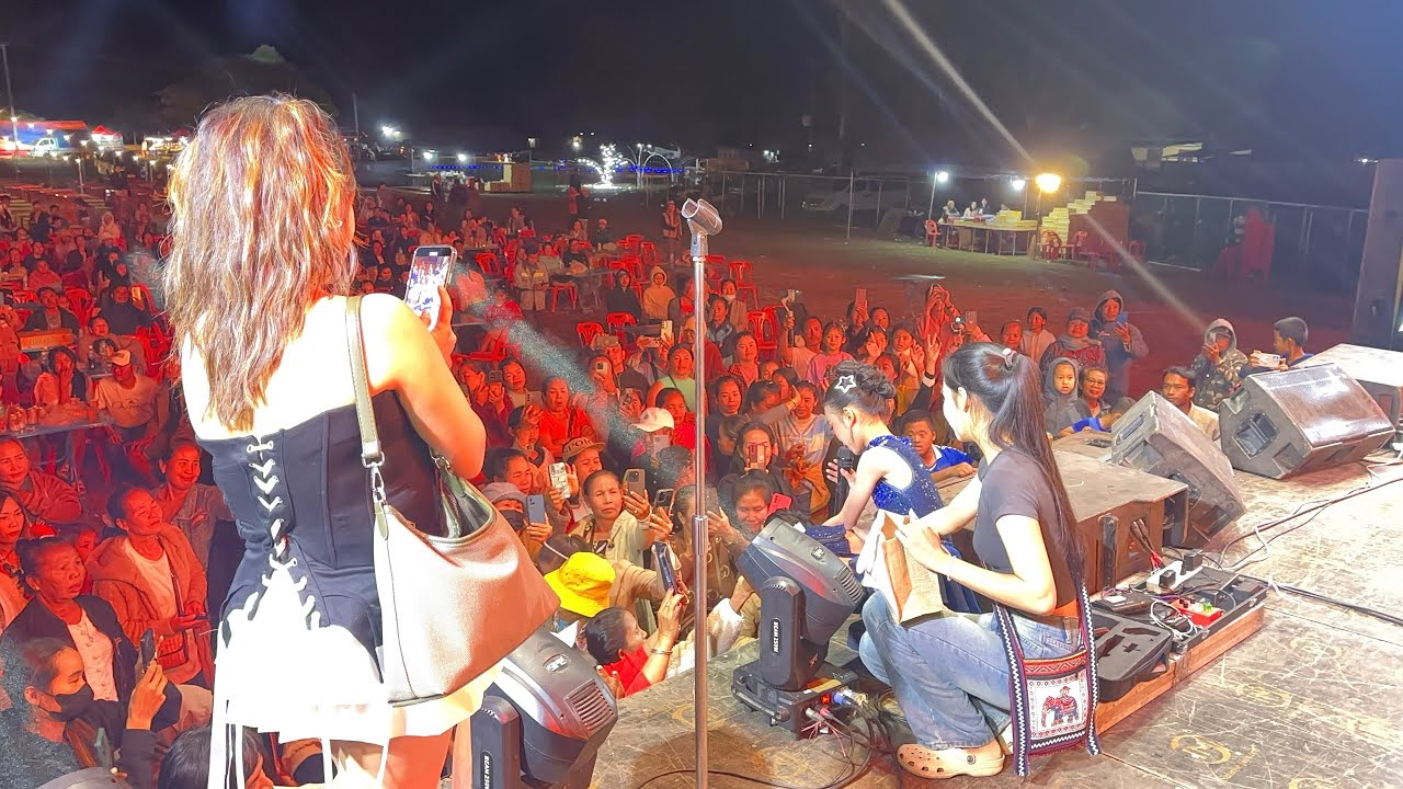 ธิดาลาวแสดงคอนเสิร์ตเซโน แขวงสะหวันเขต