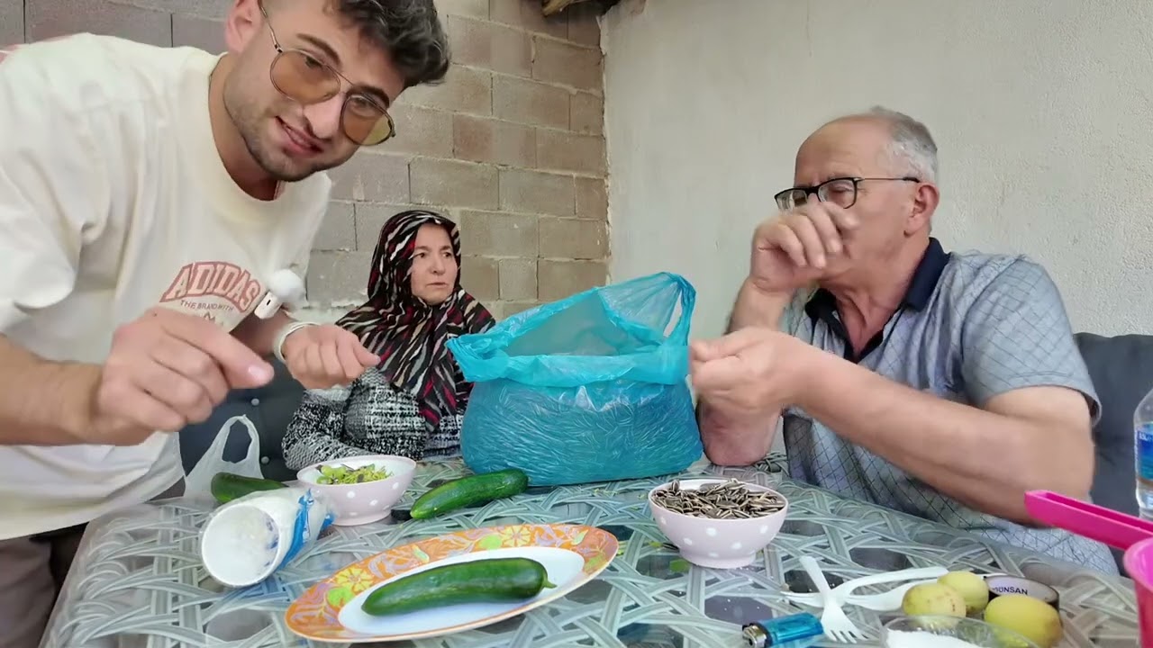 annem ben babam pazardan aldıklarımızı gösteriyoruz çiçek,domates,hıyar,nohut