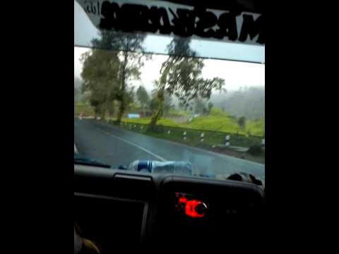 Dalam perjalanan di mobil umum.