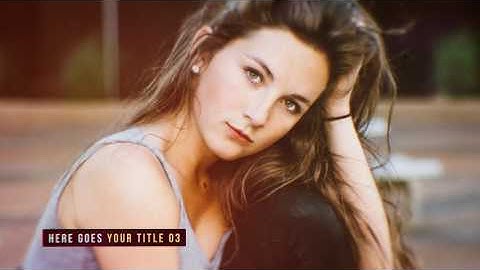 Glitch Parallax Slideshow