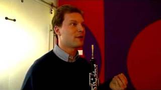 Russian oboist of the Rotterdam Philharmonic demonstrates a special breathing technic