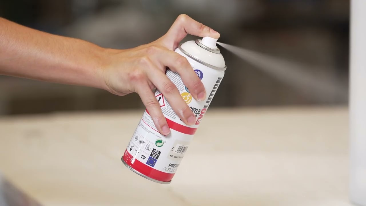 Cómo pintar madera con pintura en spray - Shakingcolors