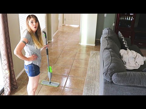 DIRTY FLOOR CLEANING MOTIVATION // CLEANING MOM