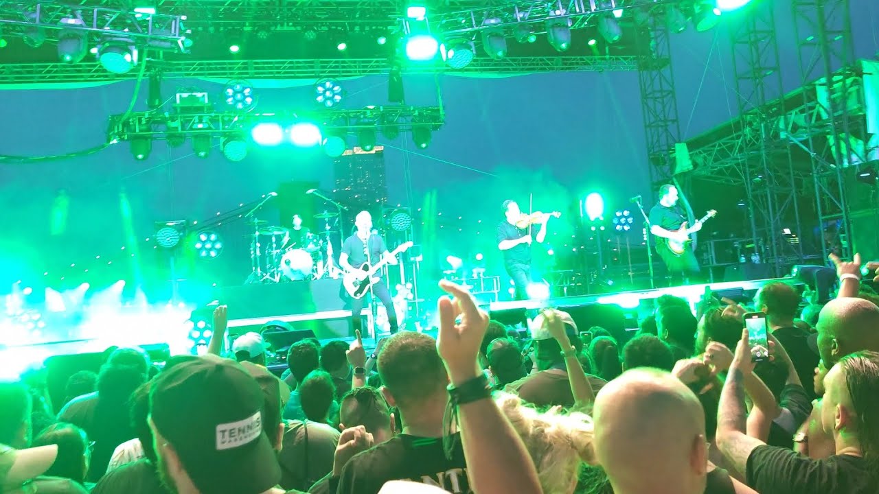 Yellowcard Fighting (short) Live NYC Therooftop pier 17 07/08/2023