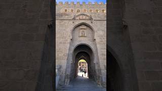 Atravesando el increible torreón de San Martín