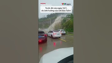 Nước lũ chảy như thác, ga tàu Trung Quốc ngập trong "biển nước" do mưa lớn #shorts  | VTV24