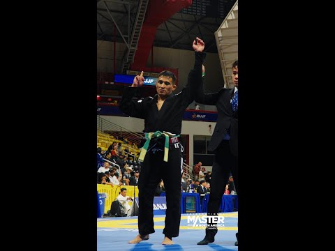 Jeysen Santiago was hunting for the submission till the end. He takes home the gold! 🥇/