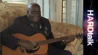 Kenneth Kaunda serenades Zeinab Badawi