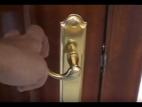 una puerta de interior que se cerrada por no encajar el resbalón - YouTube