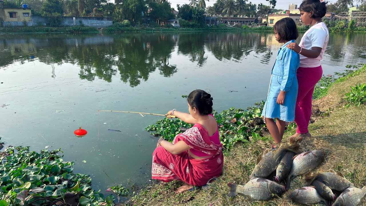 Amazing Fishing Video🎣🎣|| Village Lady Fishing in The Pond Catch Many ...