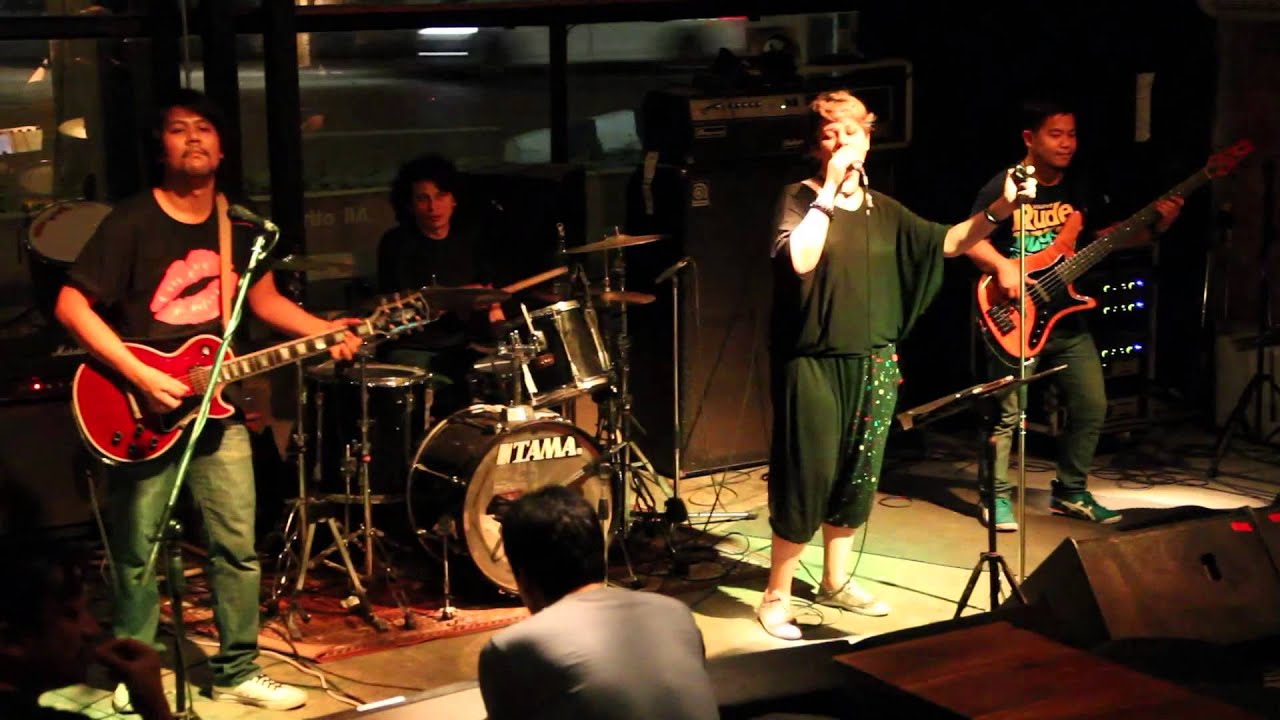 เพียงเธอ - สุกัญญา มิเกล Live at Parking toys