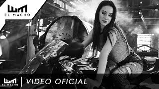 Video thumbnail of "El Macho - Es Amor Ft. El Villano (Video Oficial)"