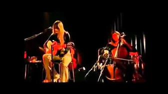 Carla Bruni - Tout le monde (fr-pt) Carla Bruni - Tout le monde (fr-pt)