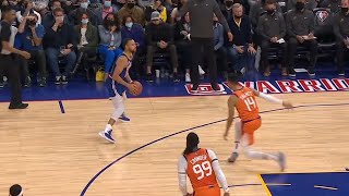 Stephen Curry just shook Landry Shamet out his shoes then hit a three 😮