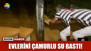 Evlerini çamurlu su bastı!