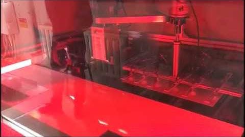 Automatic visual positioning machine for rigid box making and case making