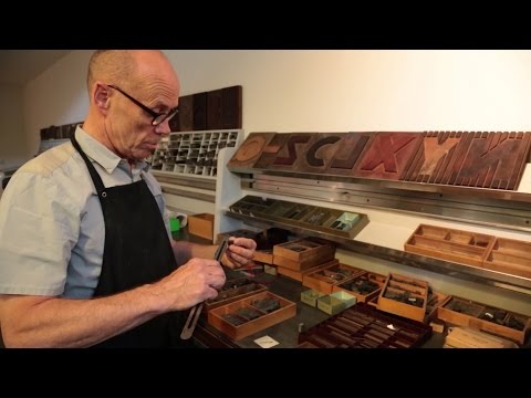 Video: Erik Spiekermann Schals Sind Bedruckt Wie Tragbares Millimeterpapier