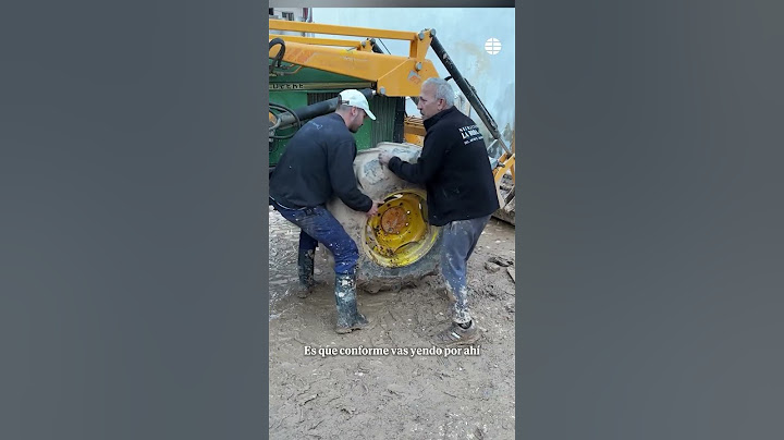 Los vecinos de Alfafar trabajan sin descanso: "El Gobierno, ni está ni se le espera"