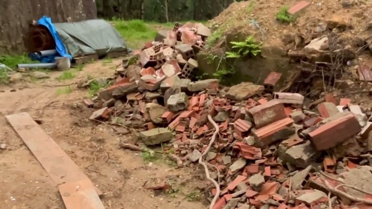 UPGRADE NA NOSSA RUINA EM PORTUGAL- muita terra tirada#viveremportugal 🏡vidanaaldeia