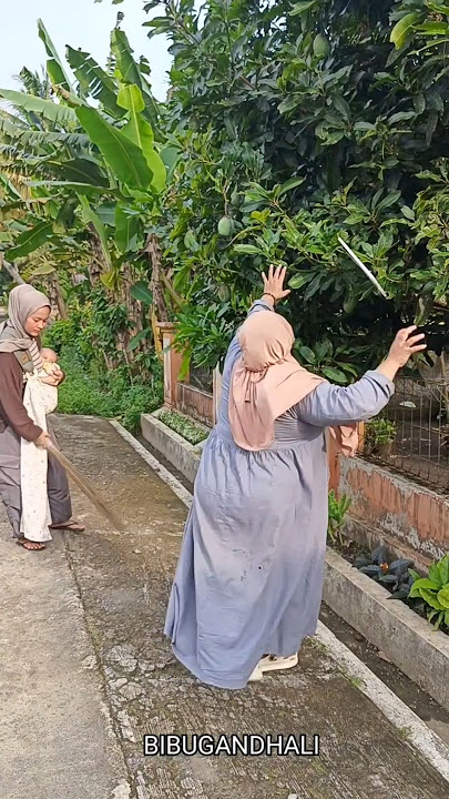 NGEJAR LAYANGAN MALAH NYURI MANGGA ORANG