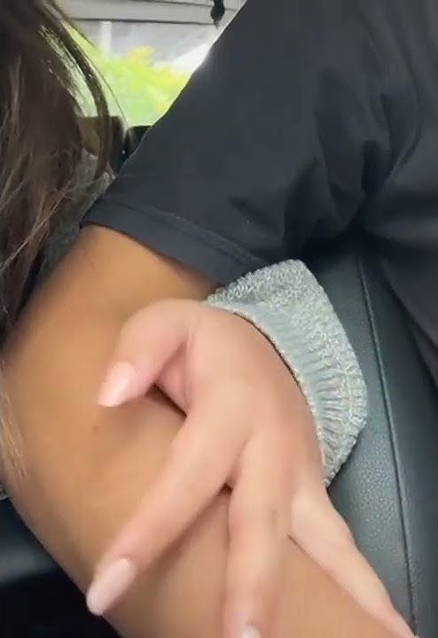 Andrew Kalaweit dan Pacar Ciuman di mobil romantis banget