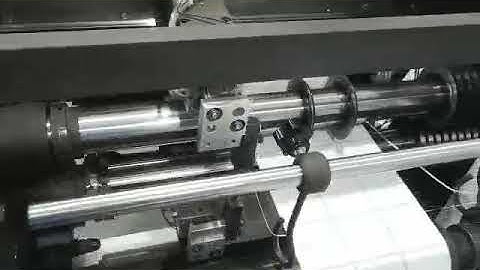 Slitting machine with knife auto set