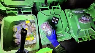 видео: UK FREEGAN раскрывает огромные пищевые отходы, которые британские розничные торговцы выбрасывают ... картинка: UK FREEGAN раскрывает огромные пищевые отходы, которые британские розничные торговцы выбрасывают ...