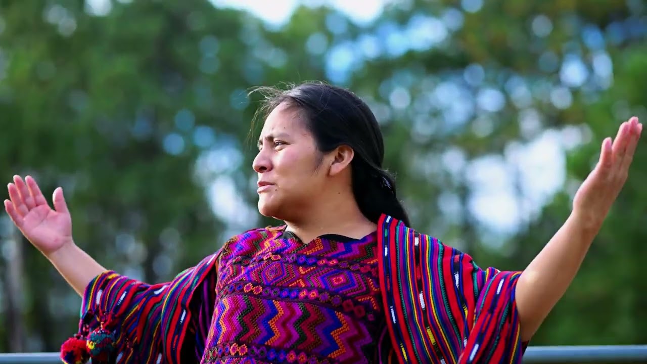 Solista Sulamita Leiva- Voy por el mundo Coros.