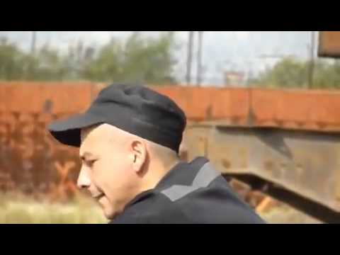 Зек читает рэп на зоне