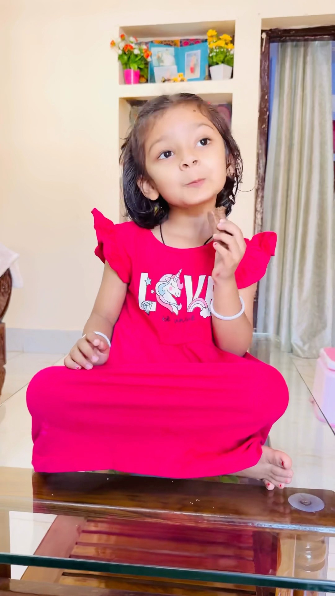 Tooktook ki nazar se chocolate nhi bach skta?