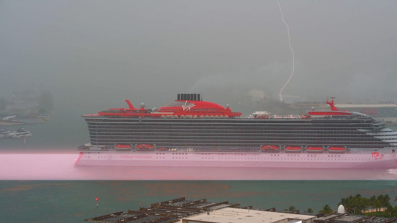 8 Ships in Town - Not the Usual Monday