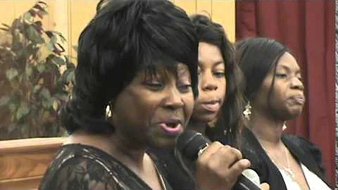 Mincey Family singing Hold On at New Hope Pentecos...