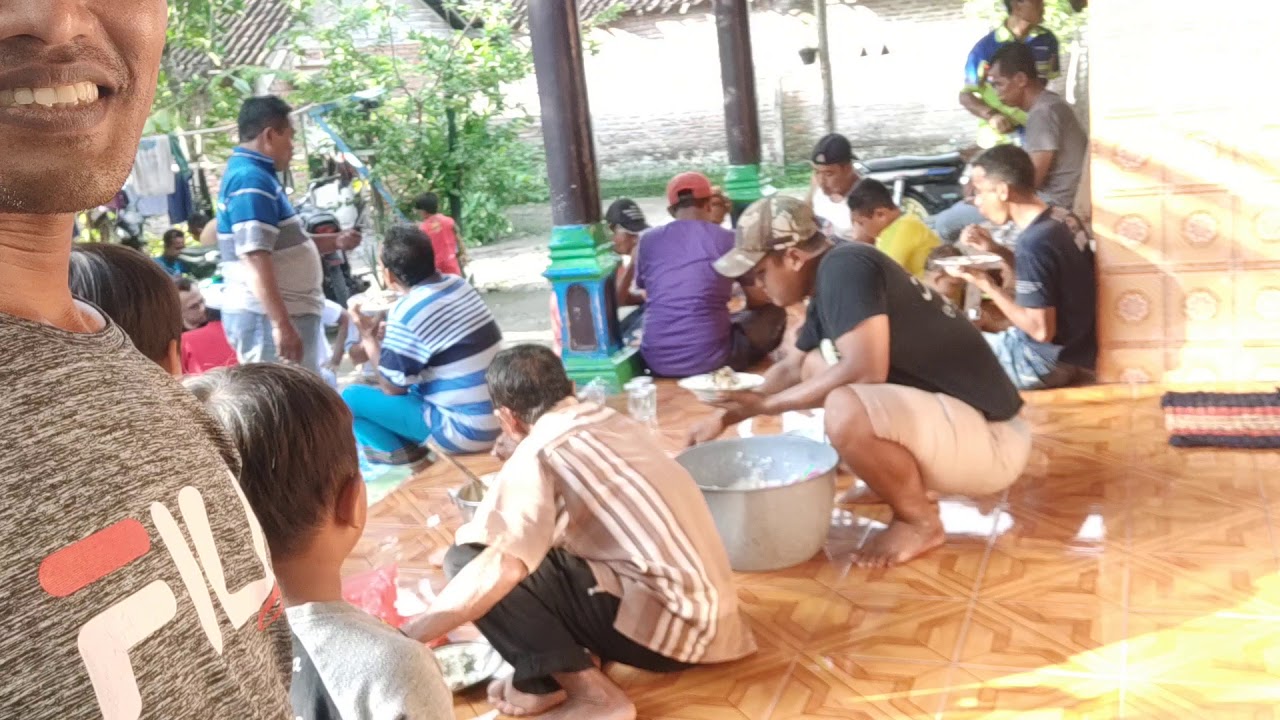 Makan² bersama kawan - YouTube