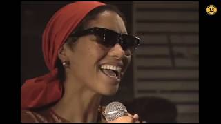 Womack & Womack - Teardrops (Live on 2 Meter Sessions) chords
