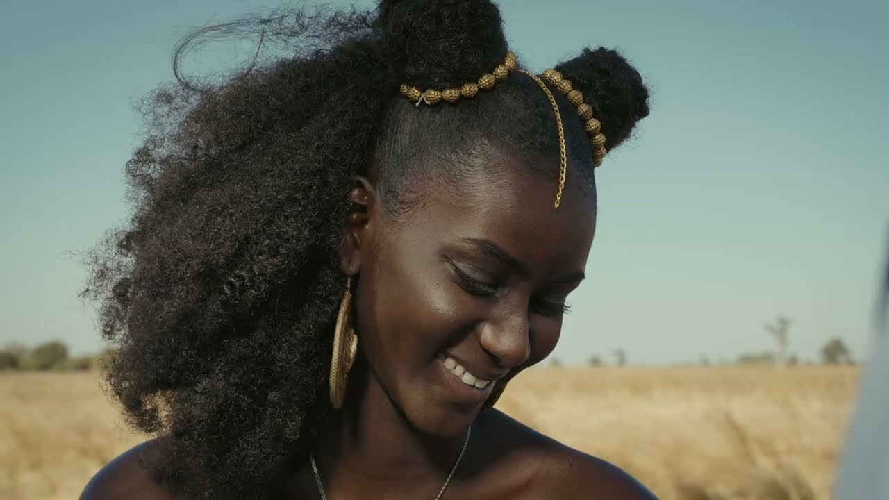 Watch ONE LYRICAL & LEYNA - Lune De Miel ( Clip Officiel ) on YouTube Watch ONE LYRICAL & LEYNA - Lune De Miel ( Clip Officiel ) on YouTube