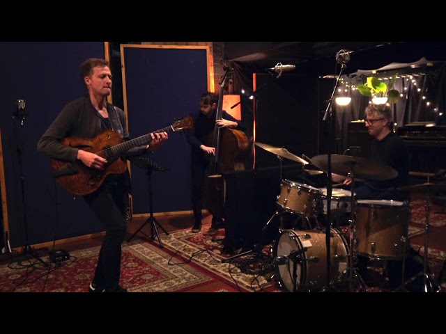 Sleduj Persian Hills (Number Junky) na YouTube Sleduj Persian Hills (Number Junky) na YouTube