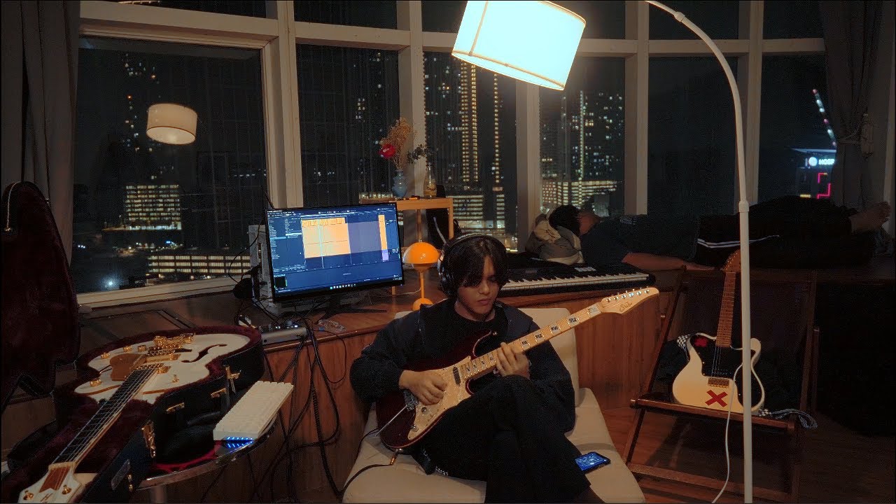 playing keshi while my bandmate sleeps