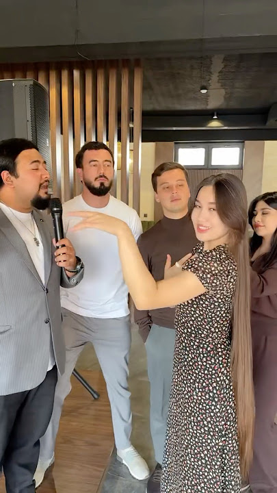 Yosh chex porno aktrisasi Ijtimoiy tarmoq porno