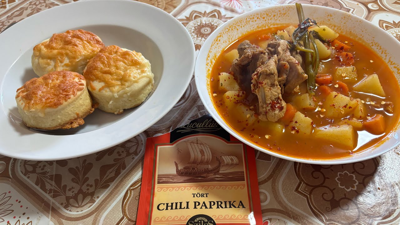 Gulyásleves Gazdagon és sajtos pogácsa