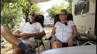 Wohnung gekündigt und Freiheit gewählt  Paar lebt seit 1 Jahr im Wohnwagen und reist durch Europa
