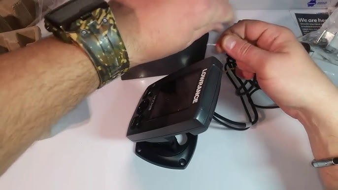 Lowrance Hook 3x DSI Review - How to remove a Lowrance Depth Finder from  the mount! 