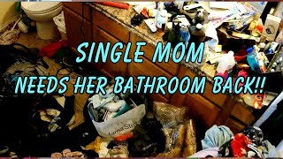 Cleaning extremely cluttered bathroom for single mom w/ ADHD w/ 3 kids for FREE #satisfying