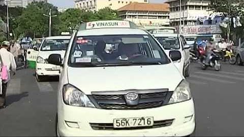 (VTC14)_Xăng giảm giá nhiều lần cước taxi mới rục rịch giảm