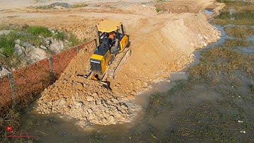 New Starting Show Making Way For Defense​ Fence And Talented Skill Play Dozer Moving Soiled In Water