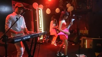 Tami aulia, menghibur pengunjung Redbox Pekalongan.