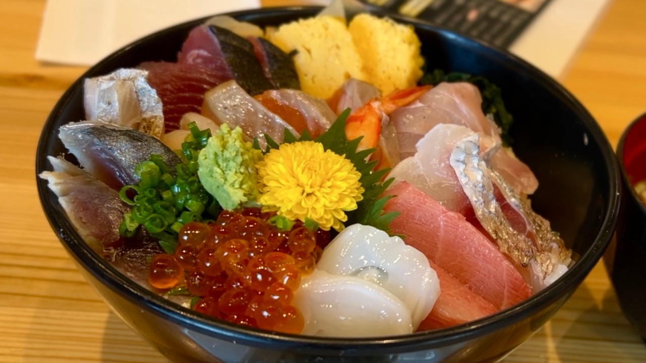 Лучшая однодневная поездка в Сидзуоку, Япония, чтобы попробовать изысканную еду