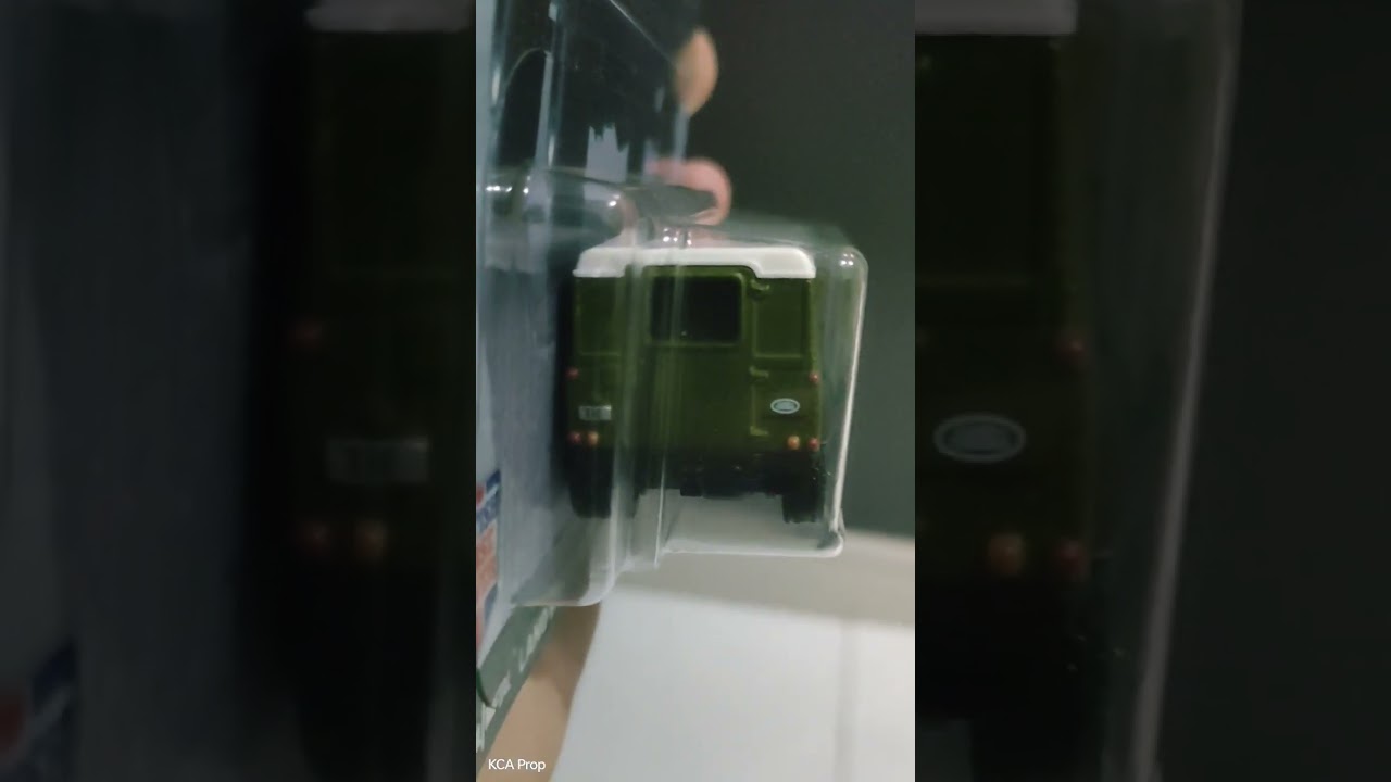 Hotwheels Premium Land Rover Defender 110 Hard Top HW Car Culture 