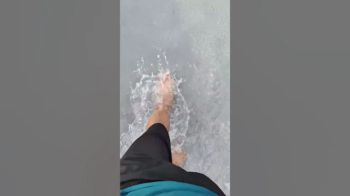 輕鬆施工做水泥面瓷磚面樓頂防水隔熱，多種顏色可選，耐曬耐高溫，能用30年#防水#防水工程 #防水補漏 #防水工事 #防水隔熱 #防水 #防水 #瓷磚漏水 #聚脲 #防水抓漏   #防水漆 #防水漆 - 天天要聞
