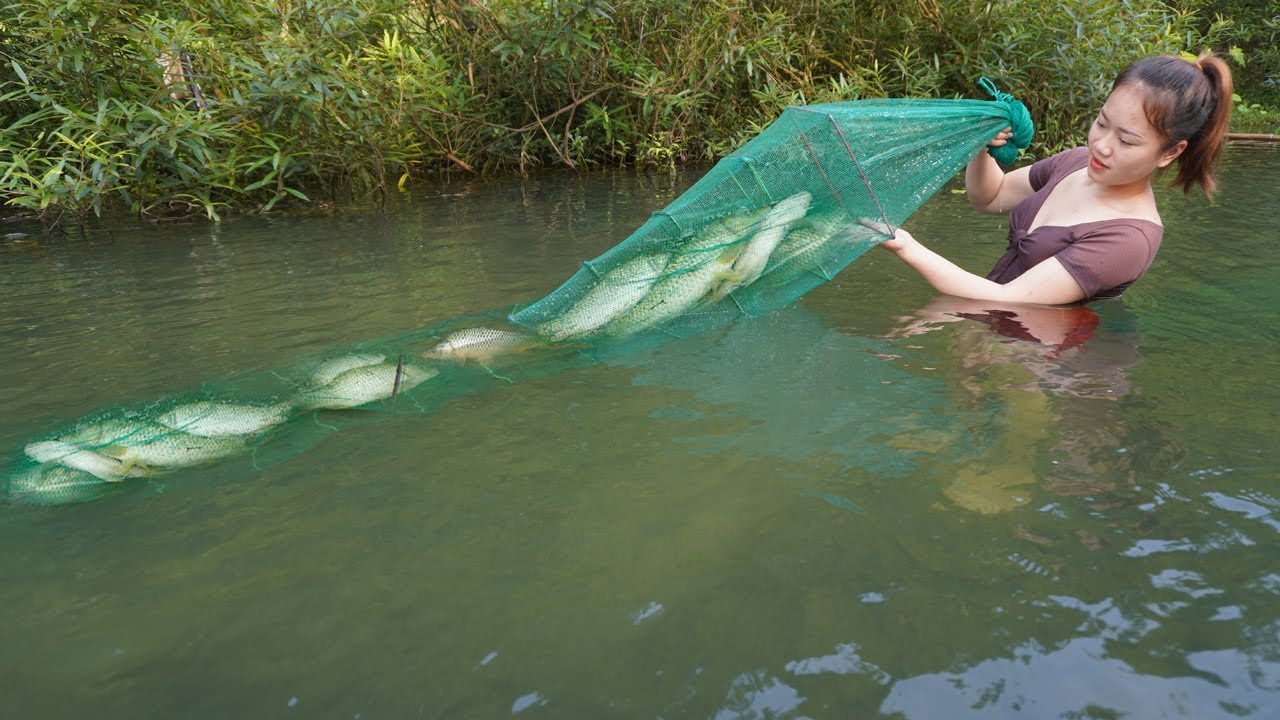 Full Videos: Unique Fishing - Pumping water outside the natural lake ...